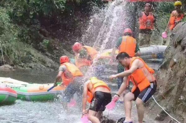 戲水