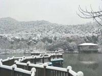 湖邊雪景