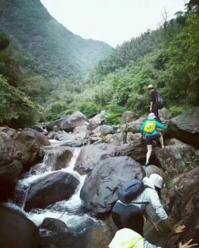 山間探索