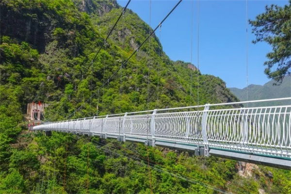玻璃天橋